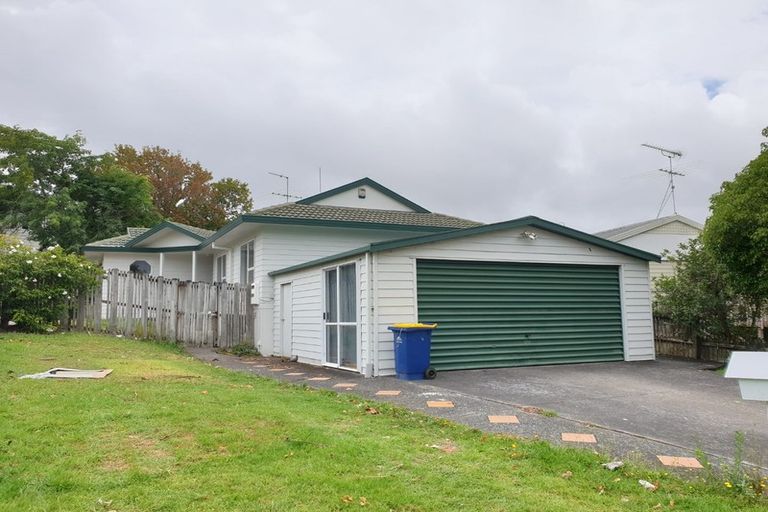 Photo of property in 1/2 Mallard Place, Unsworth Heights, Auckland, 0632