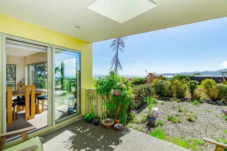 Photo of property in 2 Ocean Vista Lane, Paraparaumu, 5032
