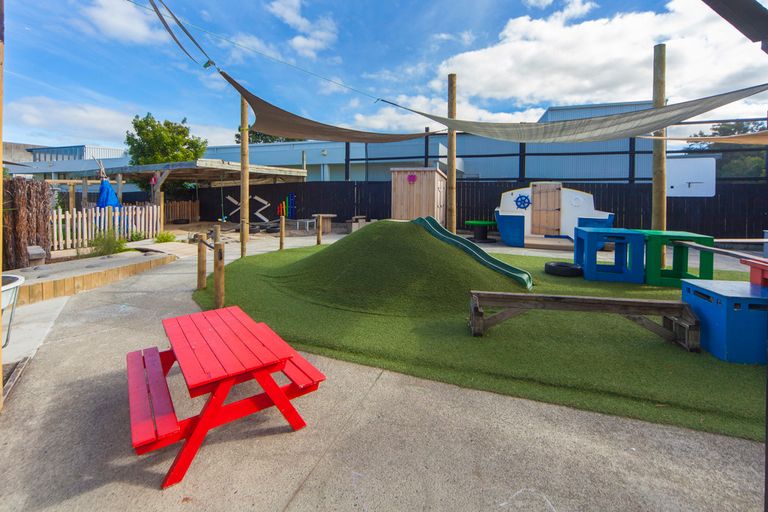 Photo of property in 13 Central Park Drive, Te Atatu South, Auckland, 0610