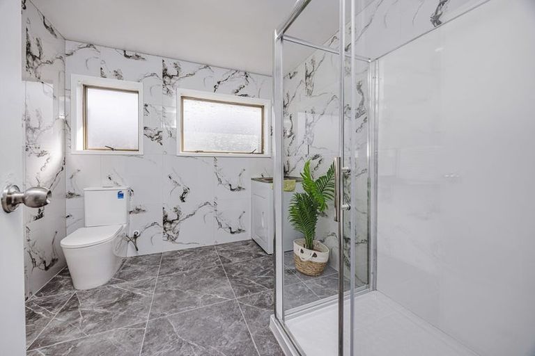 Photo of property in 2/29 Trentham Road, Papakura, 2110