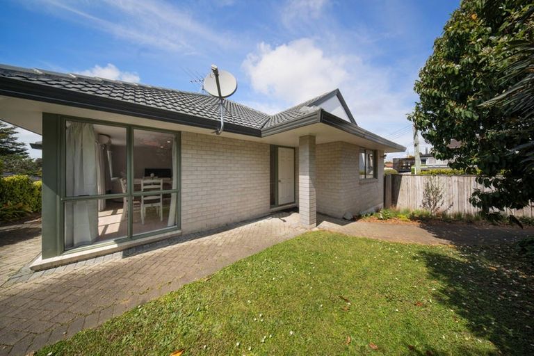 Photo of property in 2/12 Alexander Street, Cockle Bay, Auckland, 2014