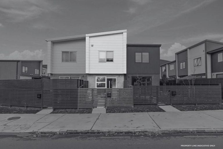 Photo of property in 2/472 West Coast Road, Glen Eden, Auckland, 0602