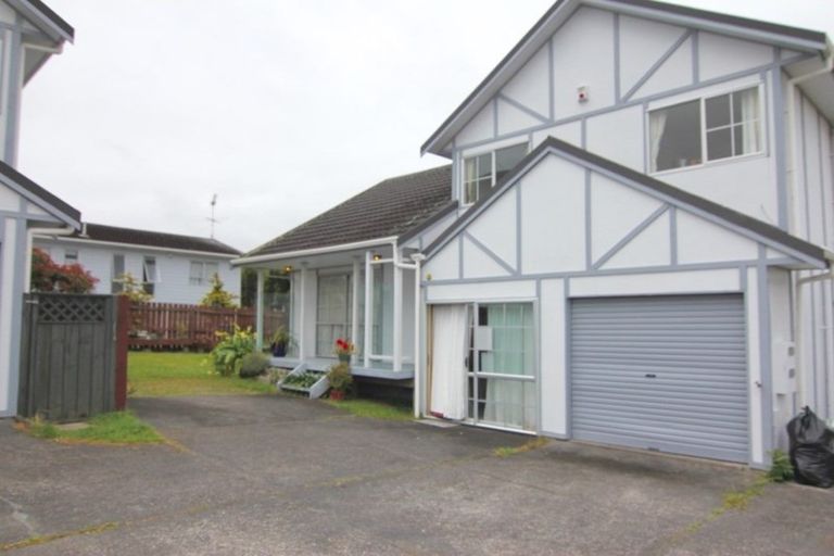 Photo of property in 2/10 Centorian Drive, Windsor Park, Auckland, 0632