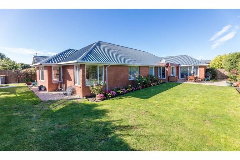 Photo of property in 16 Fuchsia Place, Halswell, Christchurch, 8025