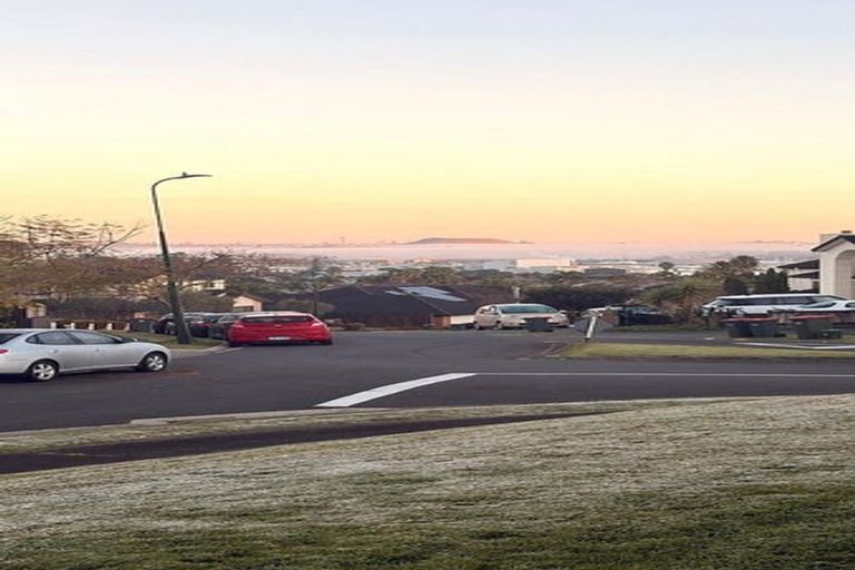 Photo of property in 25 Bejoy Rise, East Tamaki Heights, Auckland, 2016