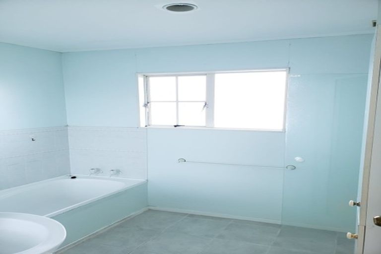 Photo of property in 1/1 Emma Court, Northpark, Auckland, 2013