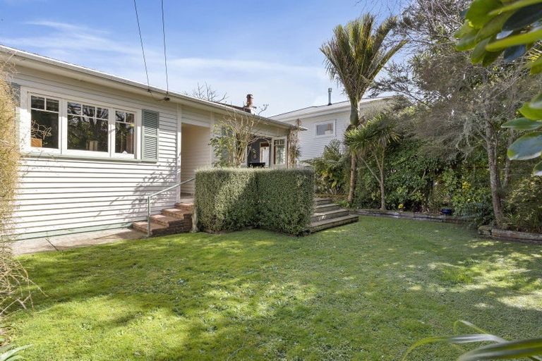 Photo of property in 5 Brewster Avenue, Morningside, Auckland, 1022