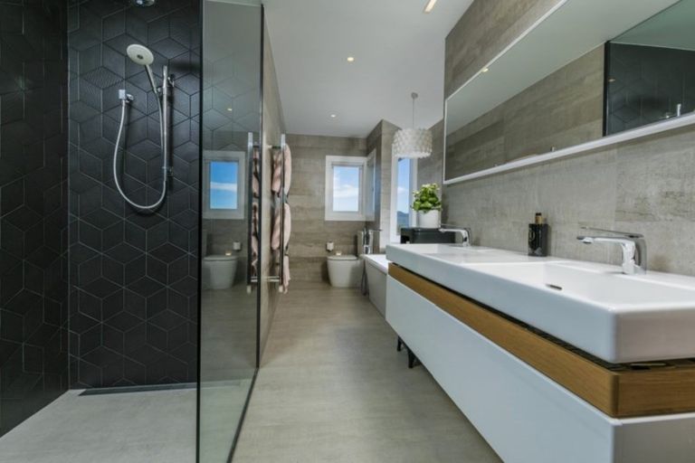 Photo of property in 31 Seacliffe Avenue, Belmont, Auckland, 0622