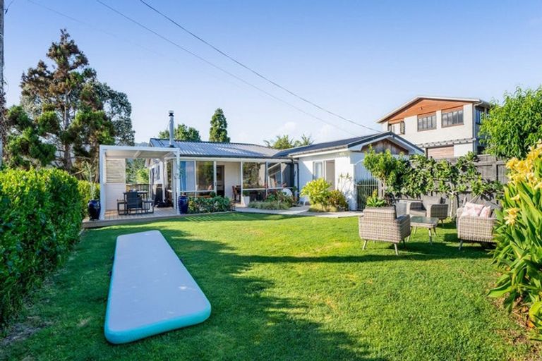 Photo of property in 17 Linda Street, Oakura, 4314