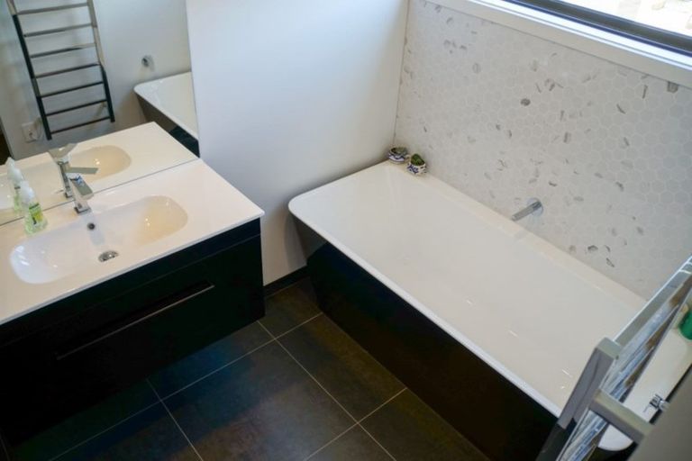 Photo of property in 16 Sarges Way, Lake Hawea, Wanaka, 9382