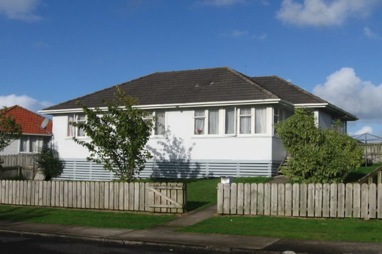 Photo of property in 40 Middlemore Crescent, Papatoetoe, Auckland, 2025