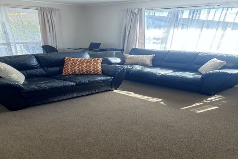 Photo of property in 15 Sabot Place, Massey, Auckland, 0614