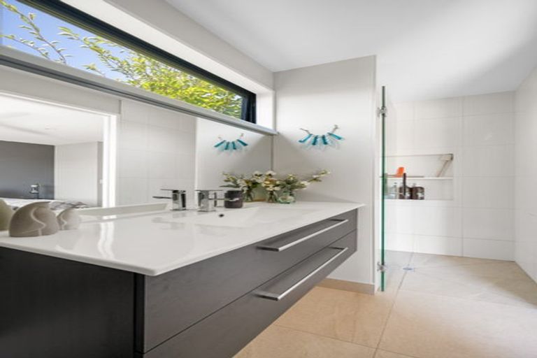 Photo of property in 8 Tahi Street, Albert Town, Wanaka, 9305