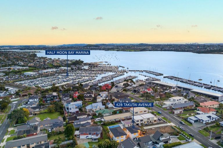 Photo of property in 42b Takutai Avenue, Half Moon Bay, Auckland, 2012