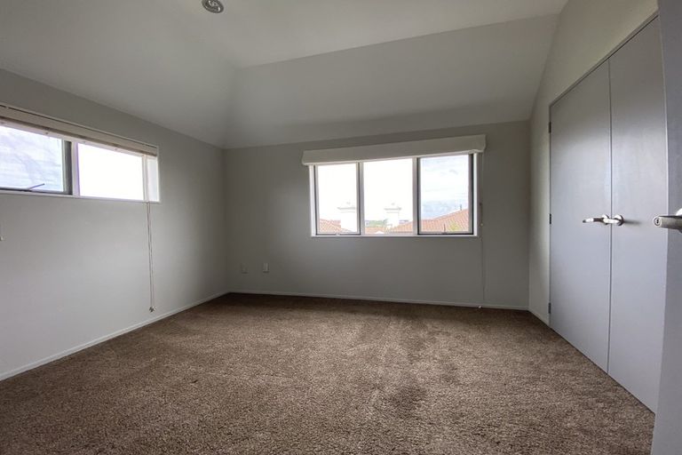 Photo of property in The Rise, 30 Hatfield Place, Albany Heights, Auckland, 0632