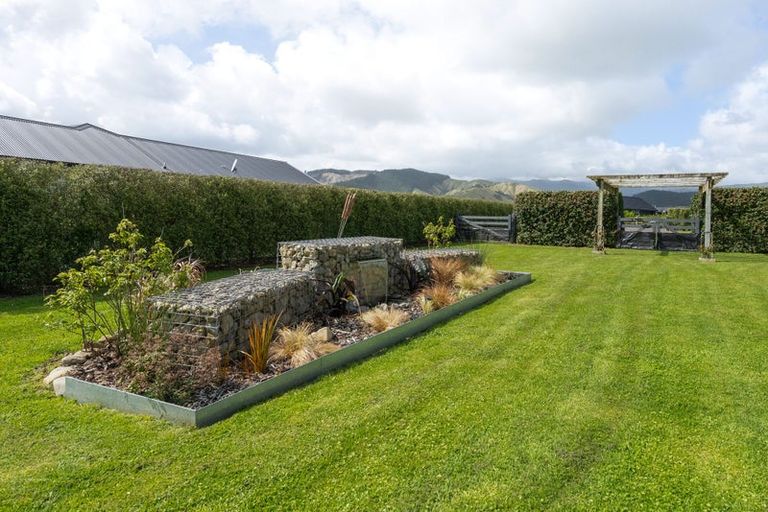 Photo of property in 9 Ruapai Drive, Levin, 5571