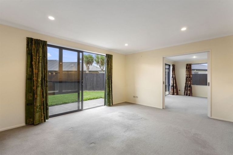 Photo of property in 6 Te Pihopa Way, Aidanfield, Christchurch, 8025