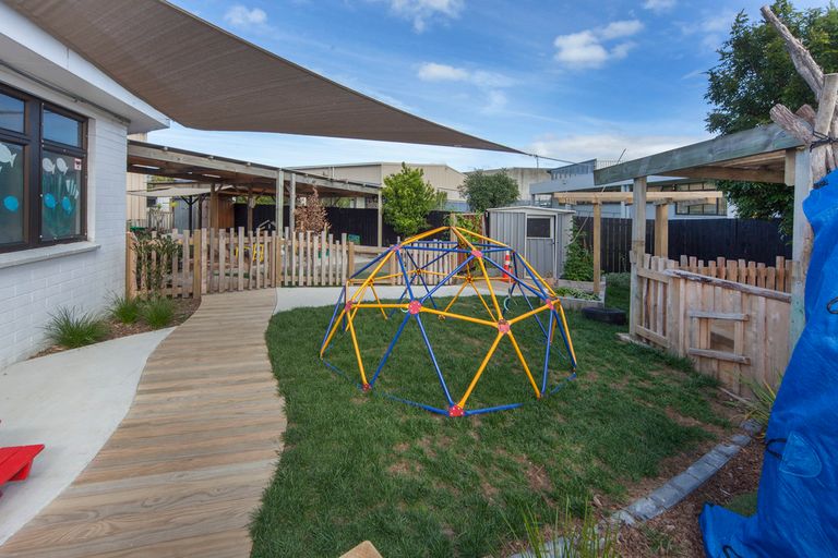 Photo of property in 13 Central Park Drive, Te Atatu South, Auckland, 0610