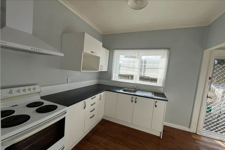 Photo of property in 98/98a Weraroa Road, Levin, 5510