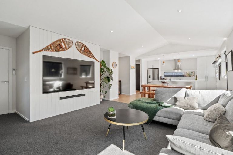 Photo of property in 11 Howden Drive, Jacks Point, 9371