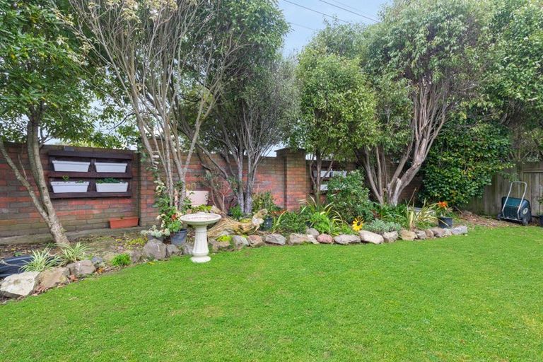 Photo of property in 5 Rosebank Avenue, Kelvin Grove, Palmerston North, 4414