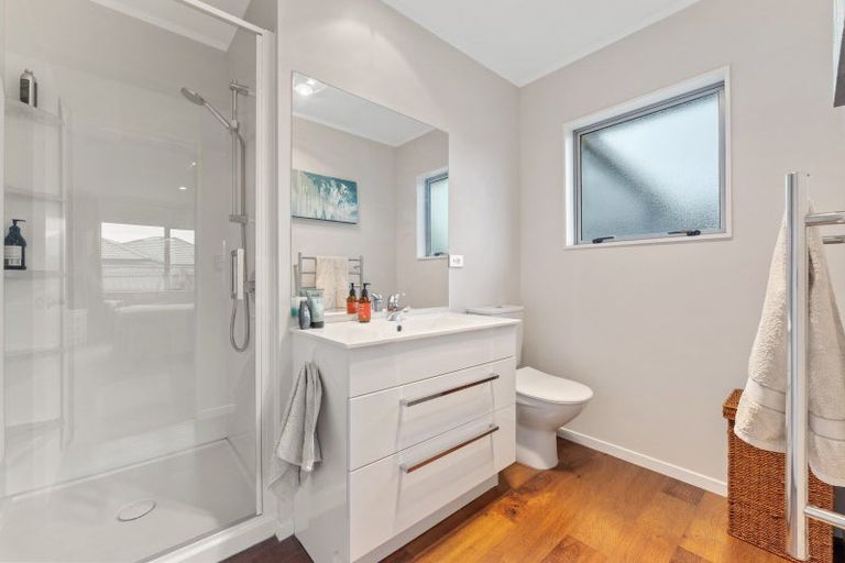 Photo of property in 16 Barry Curtis Place, Levin, 5510