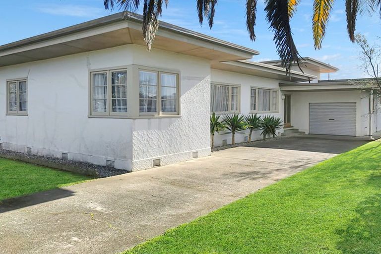 Photo of property in 303 College Street, West End, Palmerston North, 4410