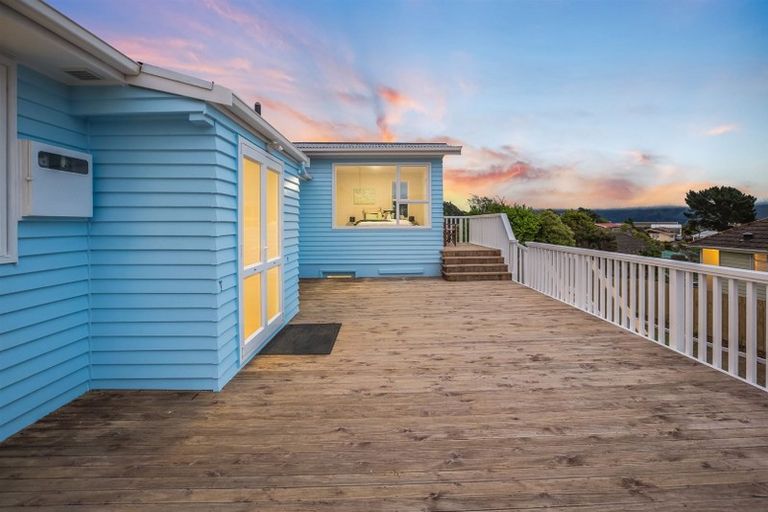 Photo of property in 79 Driver Crescent, Cannons Creek, Porirua, 5024