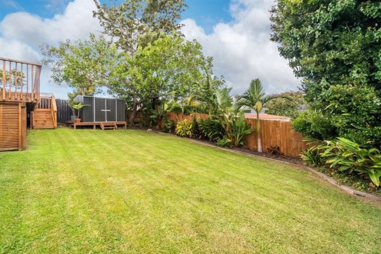 Photo of property in 1/29 Bruce Road, Glenfield, Auckland, 0629