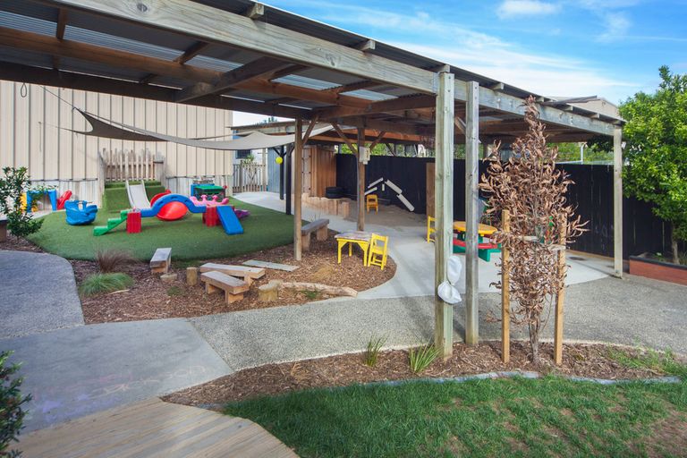 Photo of property in 13 Central Park Drive, Te Atatu South, Auckland, 0610