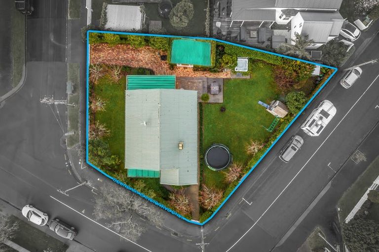 Photo of property in 21 Clarence Road, Northcote Point, Auckland, 0627