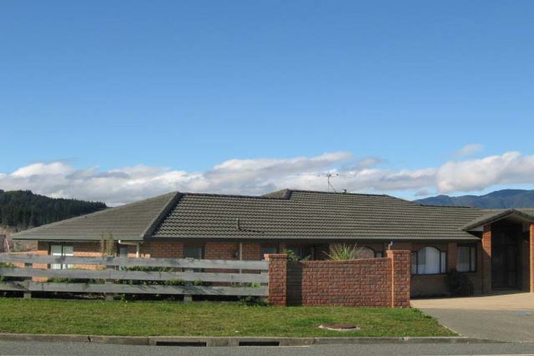 Photo of property in 68 Kirton Drive, Riverstone Terraces, Upper Hutt, 5018