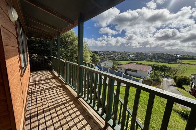 Photo of property in 22 Albatross Close, Whitby, Porirua, 5024
