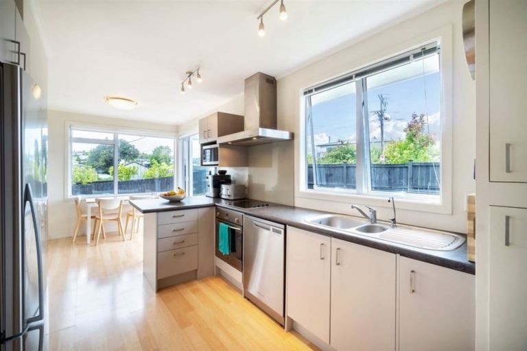 Photo of property in 1/32 Trinidad Road, Sunnynook, Auckland, 0620