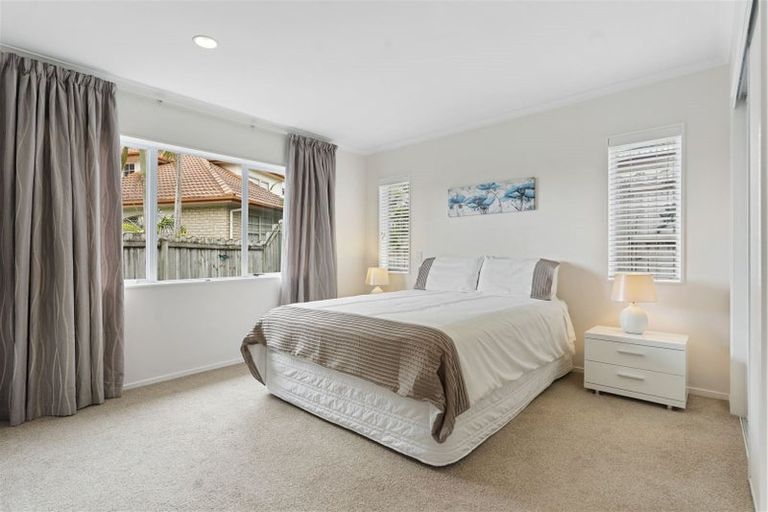 Photo of property in 6 Corta Bella Place, Golflands, Auckland, 2013