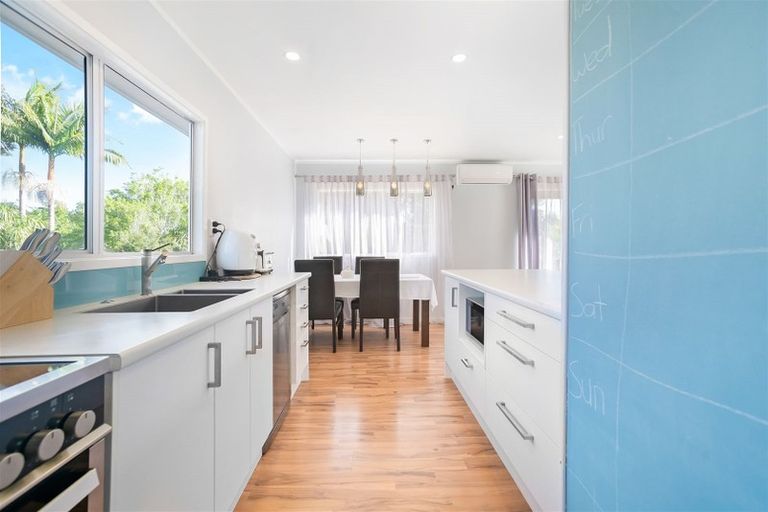Photo of property in 106 Spinella Drive, Bayview, Auckland, 0629