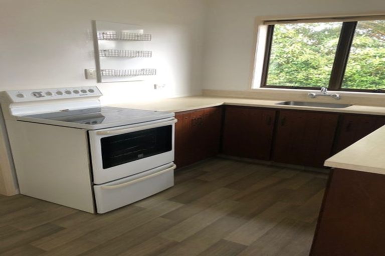 Photo of property in 2/35 Buscomb Avenue, Henderson, Auckland, 0610