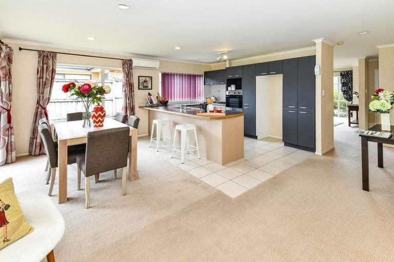 Photo of property in 32 Sandwick Drive, Weymouth, Auckland, 2103