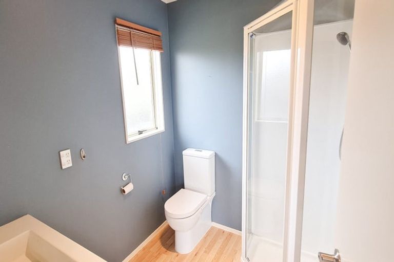 Photo of property in 9 James Nairn Grove, Riverstone Terraces, Upper Hutt, 5018