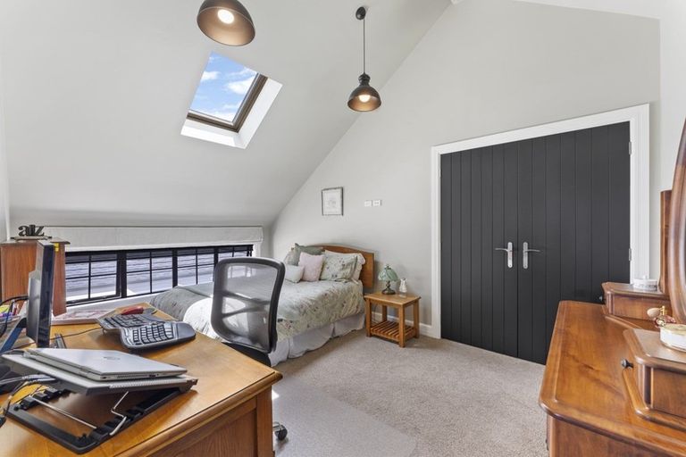 Photo of property in 5 Colombo Street, Hokowhitu, Palmerston North, 4410