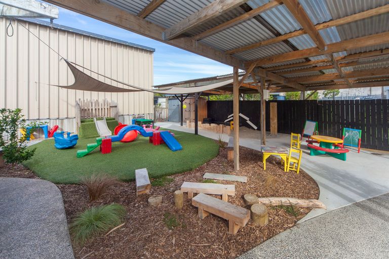 Photo of property in 13 Central Park Drive, Te Atatu South, Auckland, 0610