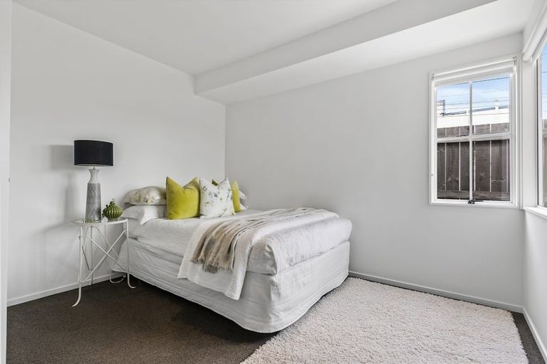 Photo of property in 1/73 Shakespeare Road, Milford, Auckland, 0620