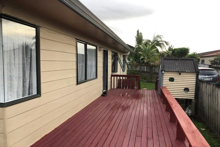 Photo of property in 52 Kelwyn Road, Kelston, Auckland, 0602