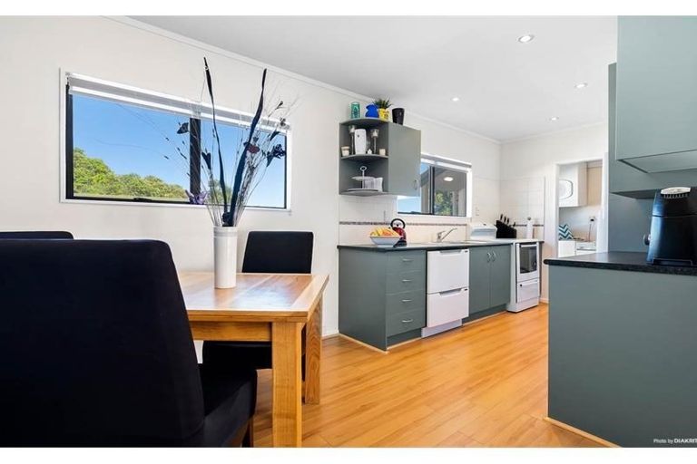 Photo of property in 10 Seaward Place, Wattle Downs, Auckland, 2103