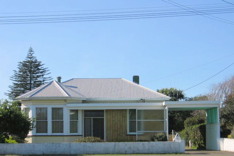 Photo of property in 25 Avenue Road, Foxton, 4814