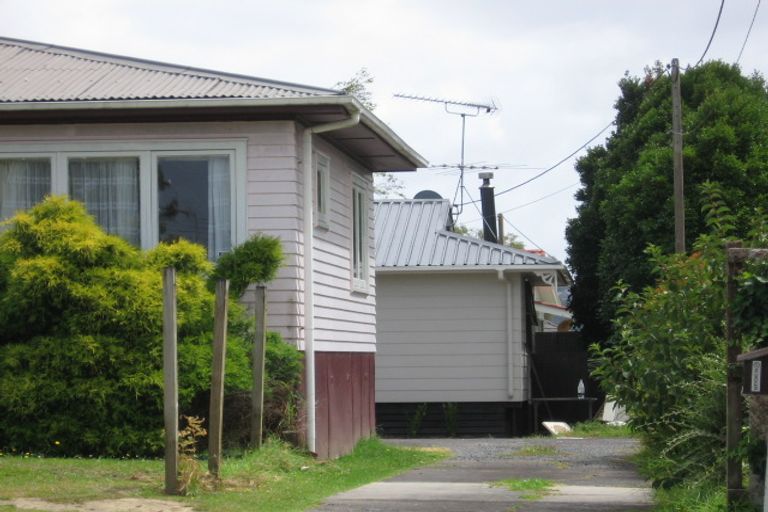 Photo of property in 1/26 Lancaster Road, Beach Haven, Auckland, 0626
