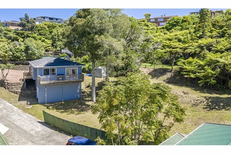 Photo of property in 8 Limmer Place, Browns Bay, Auckland, 0632
