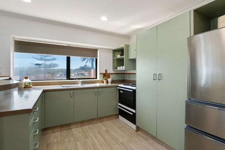Photo of property in 32 Marine Parade, Mount Maunganui, 3116