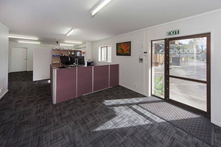 Photo of property in 13 Central Park Drive, Te Atatu South, Auckland, 0610