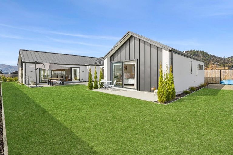 Photo of property in 47 Pounamu Avenue, Albert Town, Wanaka, 9305